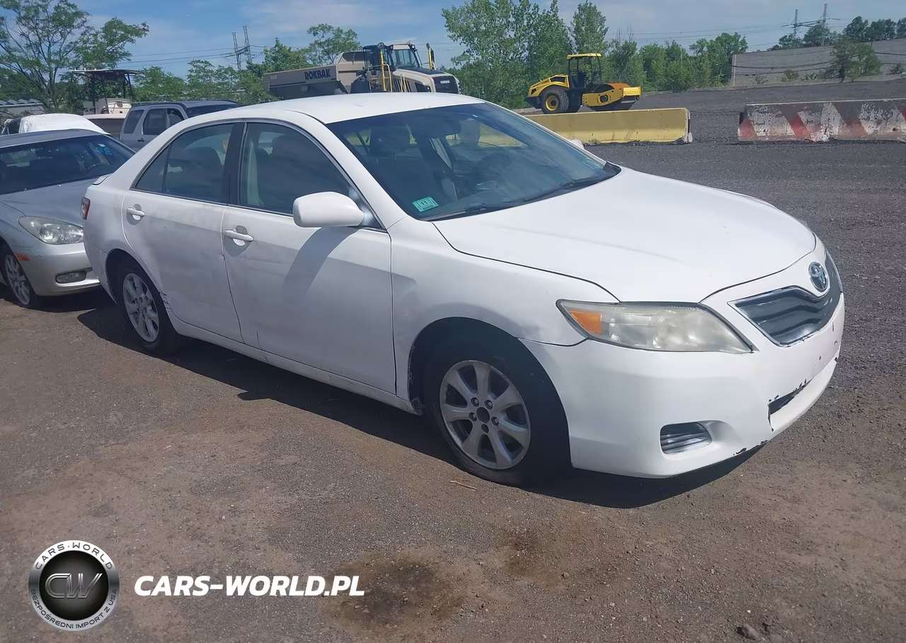 2011 Toyota Camry Le – zdjęcie 1 z 11