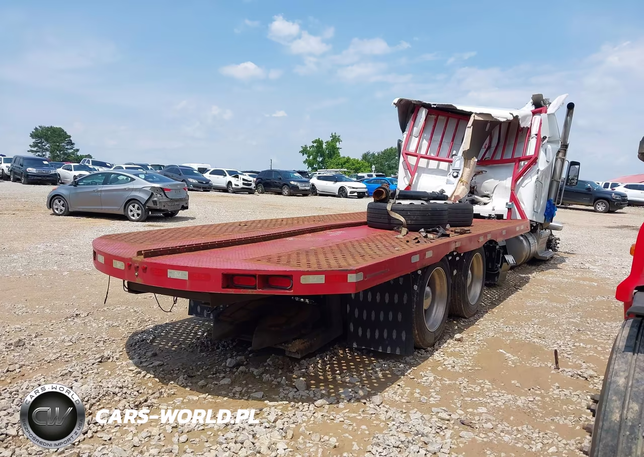 2023 Peterbilt 567 VIN:1XPCDP9X7PD830020 - 4
