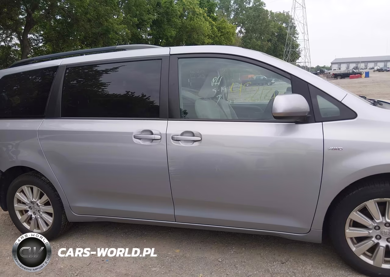 2017 Toyota Sienna Le 7 Passenger VIN:5TDJZ3DC1HS184146 - 14