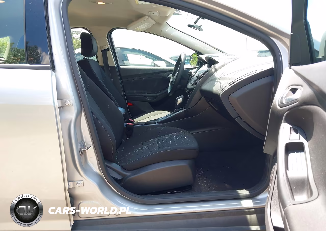 2018 Ford Focus Se VIN:1FADP3K22JL315191 - 5