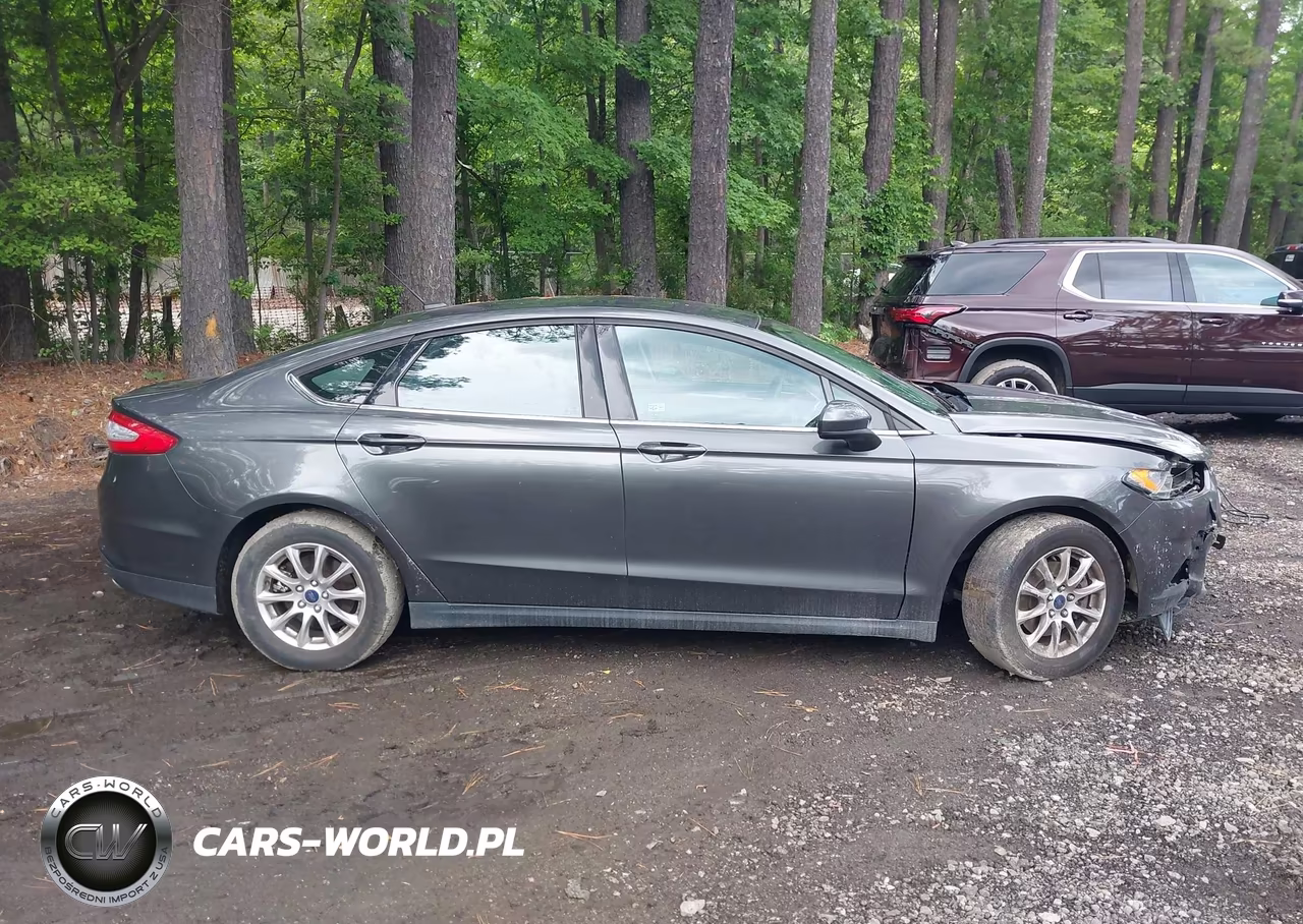 2015 Ford Fusion S VIN:3FA6P0G74FR273837 - 13