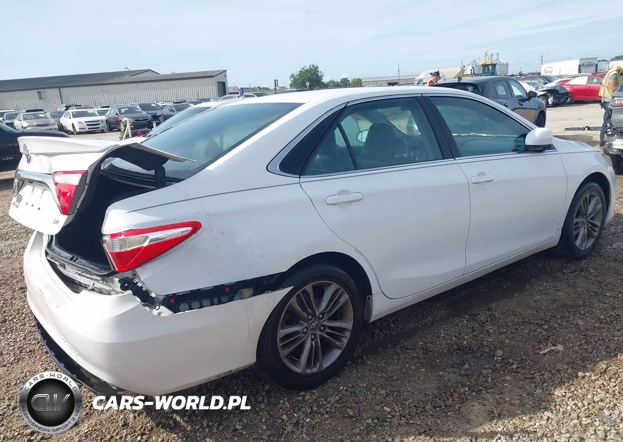 2015 Toyota Camry Se VIN:4T1BF1FK0FU919368 - 4