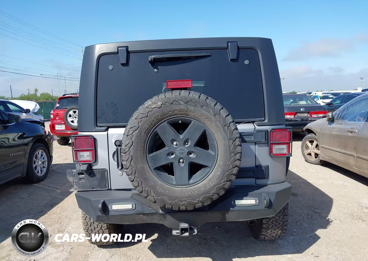 2017 Jeep Wrangler Unlimited Big Bear 4X4 VIN:1C4BJWDG7HL678951 - 16