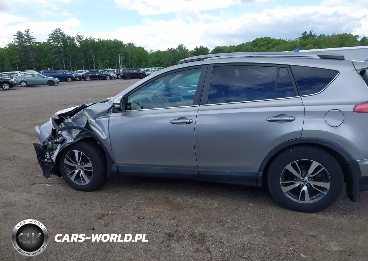2018 Toyota Rav4 Xle VIN:2T3RFREV2JW708374 - 13