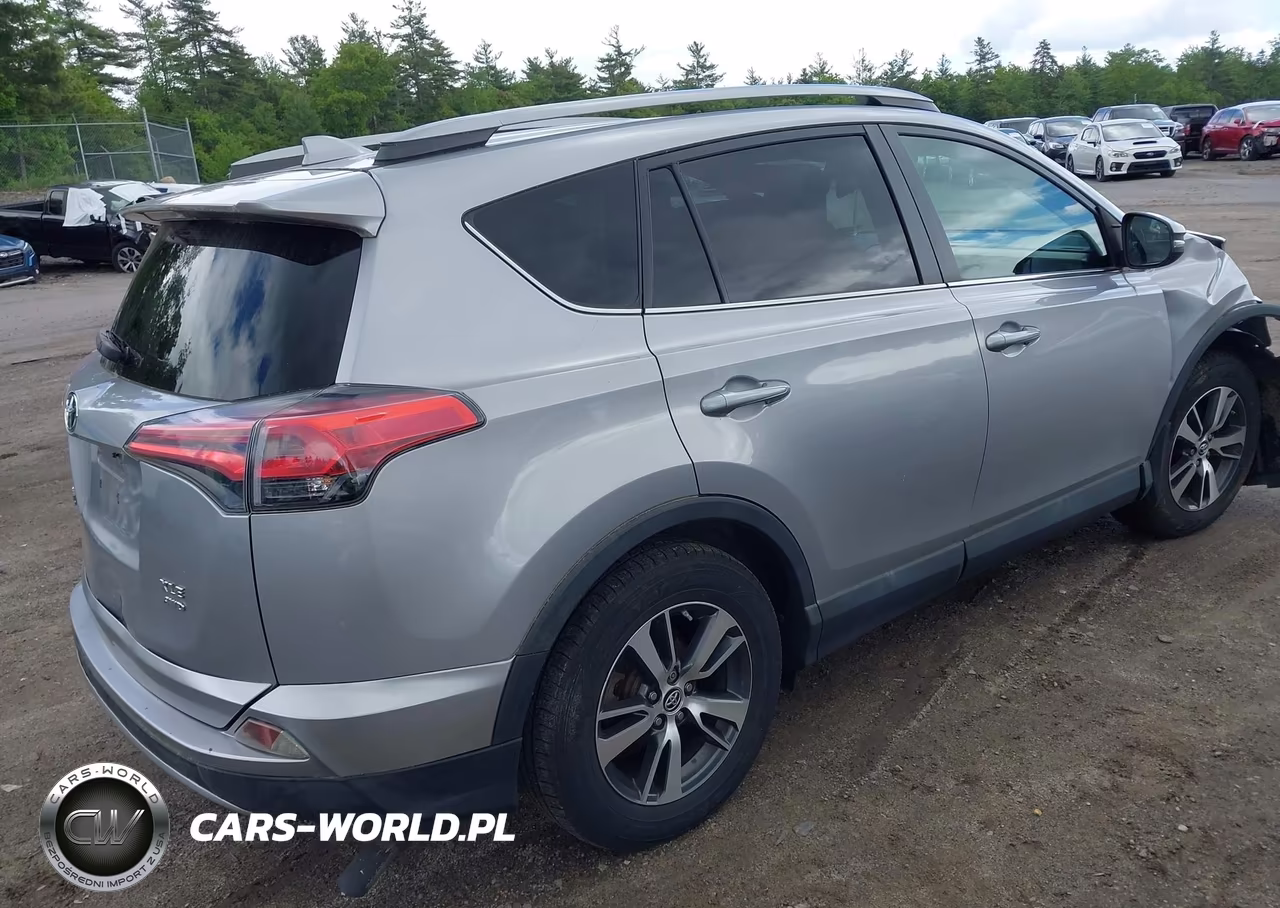 2018 Toyota Rav4 Xle VIN:2T3RFREV2JW708374 - 4