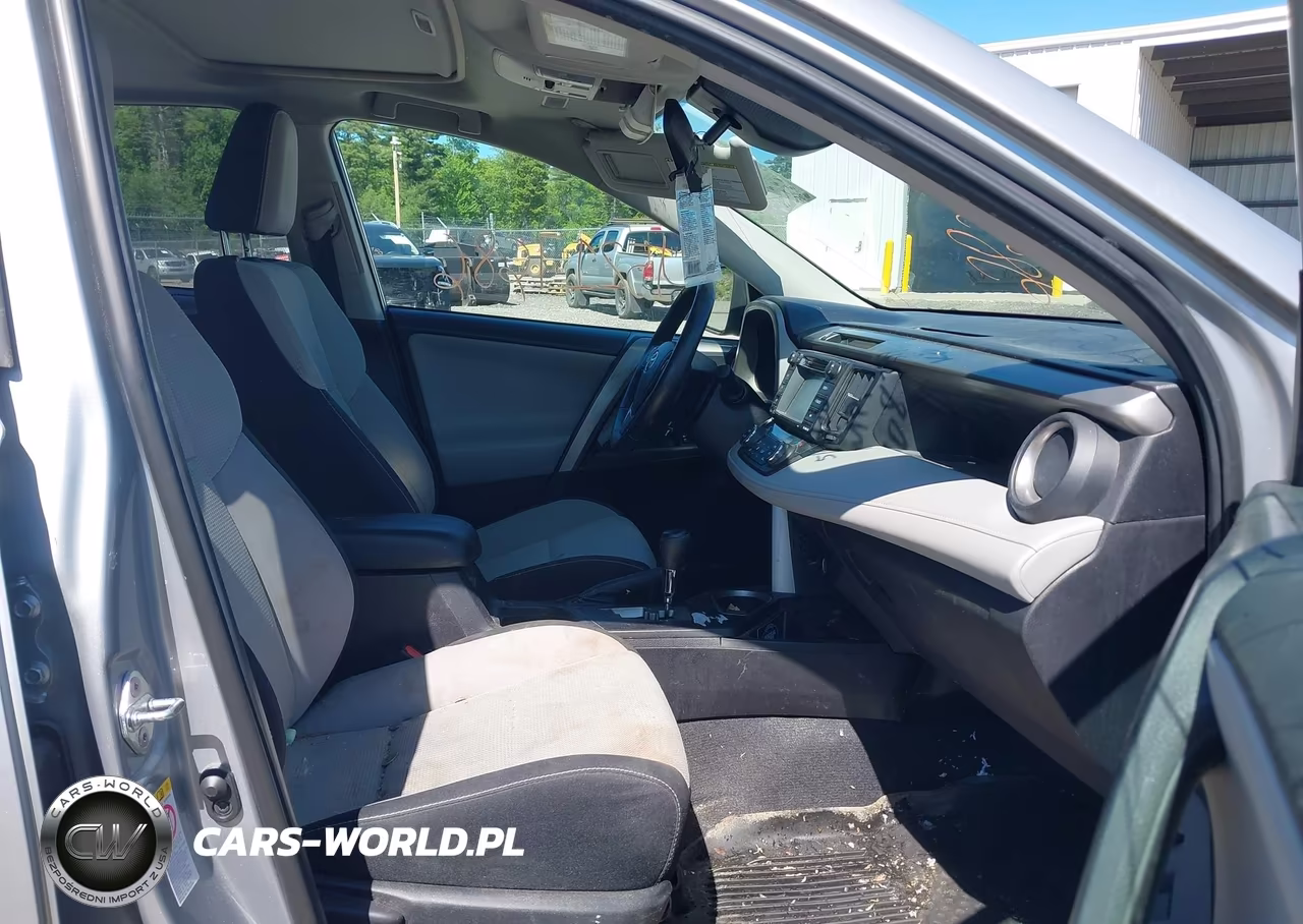 2018 Toyota Rav4 Xle VIN:2T3RFREV2JW708374 - 5