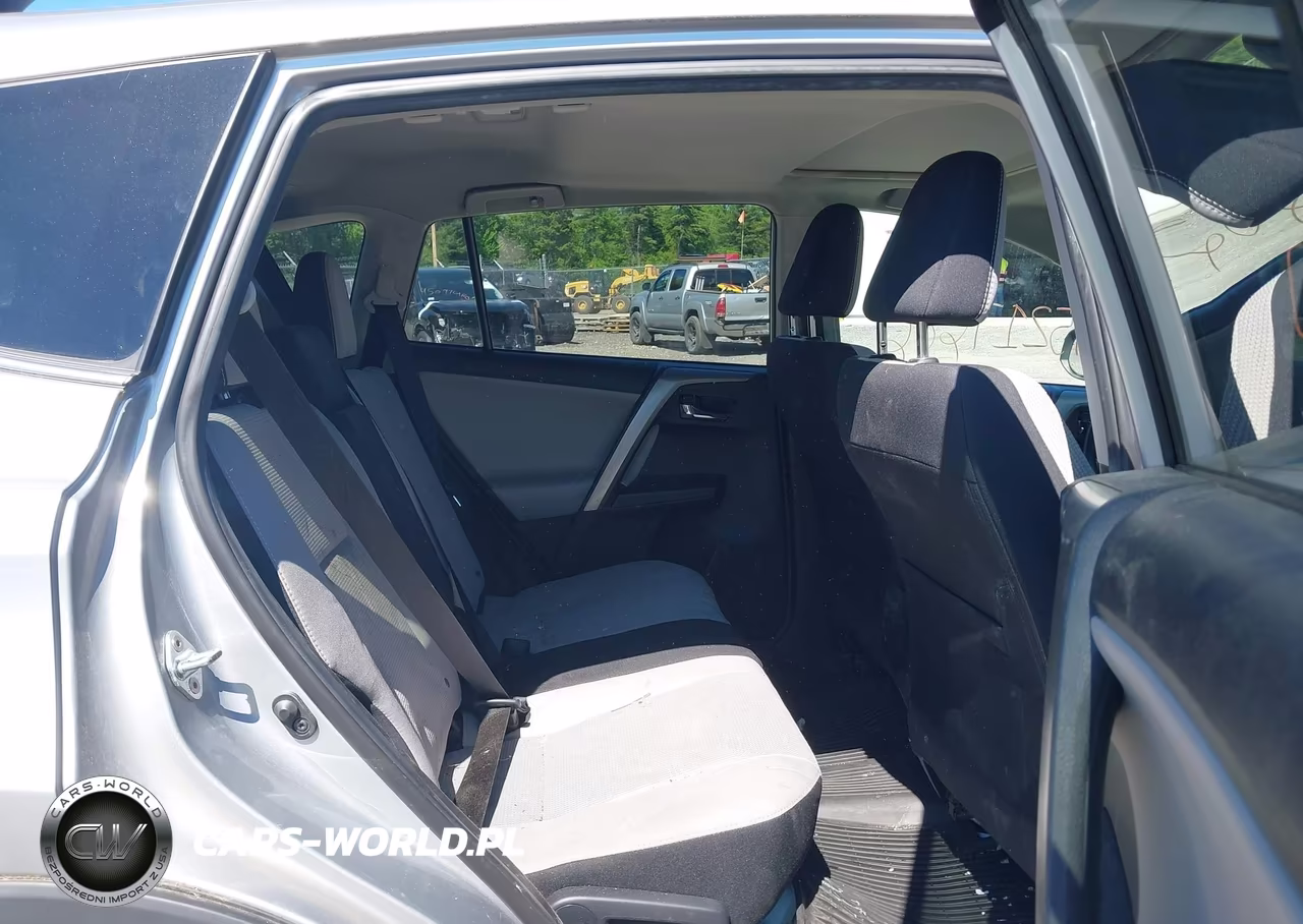 2018 Toyota Rav4 Xle VIN:2T3RFREV2JW708374 - 8