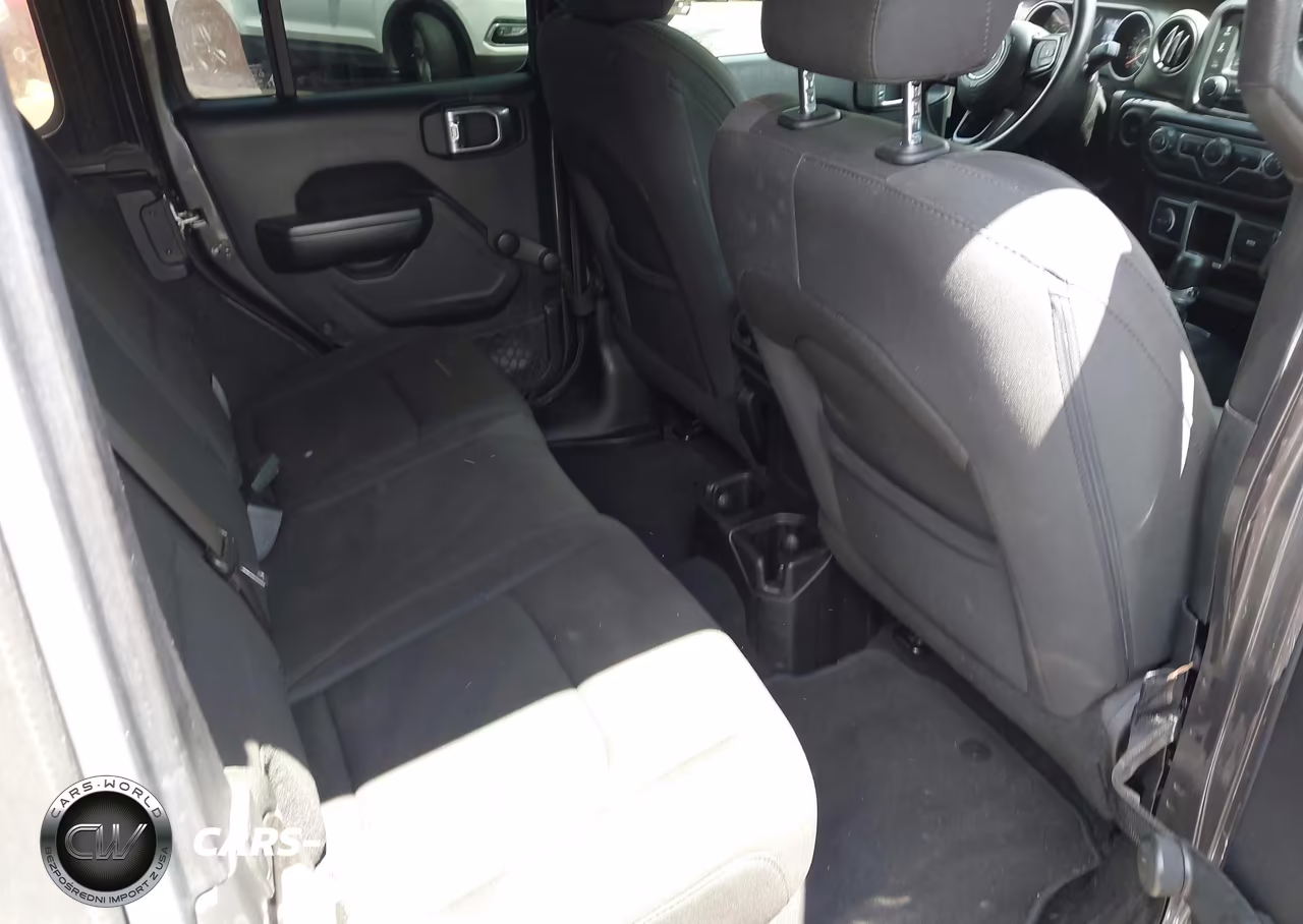 2018 Jeep Wrangler Unlimited Sport 4X4 VIN:1C4HJXDNXJW264338 - 8