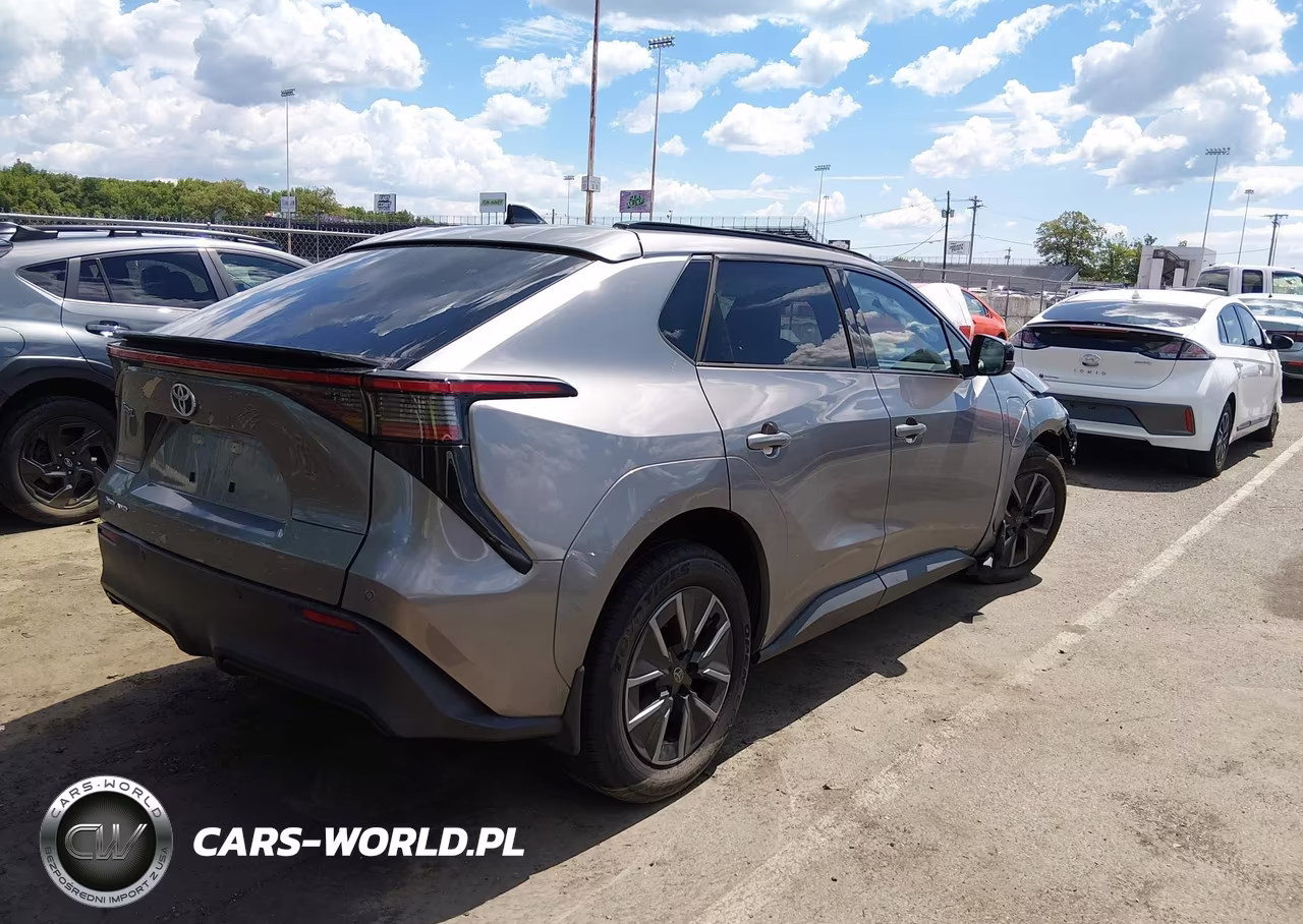 2026 Toyota Bz Xle VIN:JTMBDAFB9TA006972 - 4