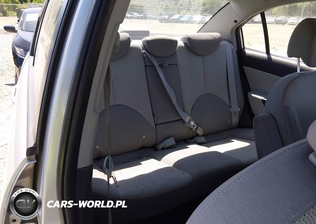 2009 Hyundai Accent Gls VIN:KMHCN46C19U367434 - 8