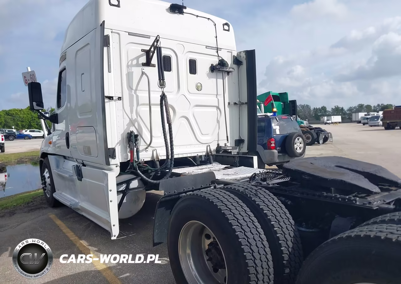 2014 Freightliner Cascadia 125 VIN:1FUJGLDV8ELFY3006 - 16