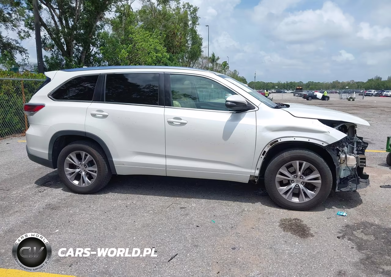 2015 Toyota Highlander Xle V6 VIN:5TDKKRFH8FS098625 - 14