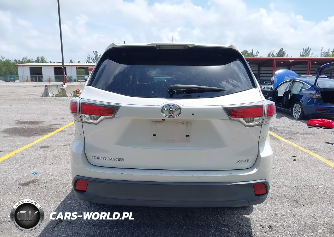 2015 Toyota Highlander Xle V6 VIN:5TDKKRFH8FS098625 - 17