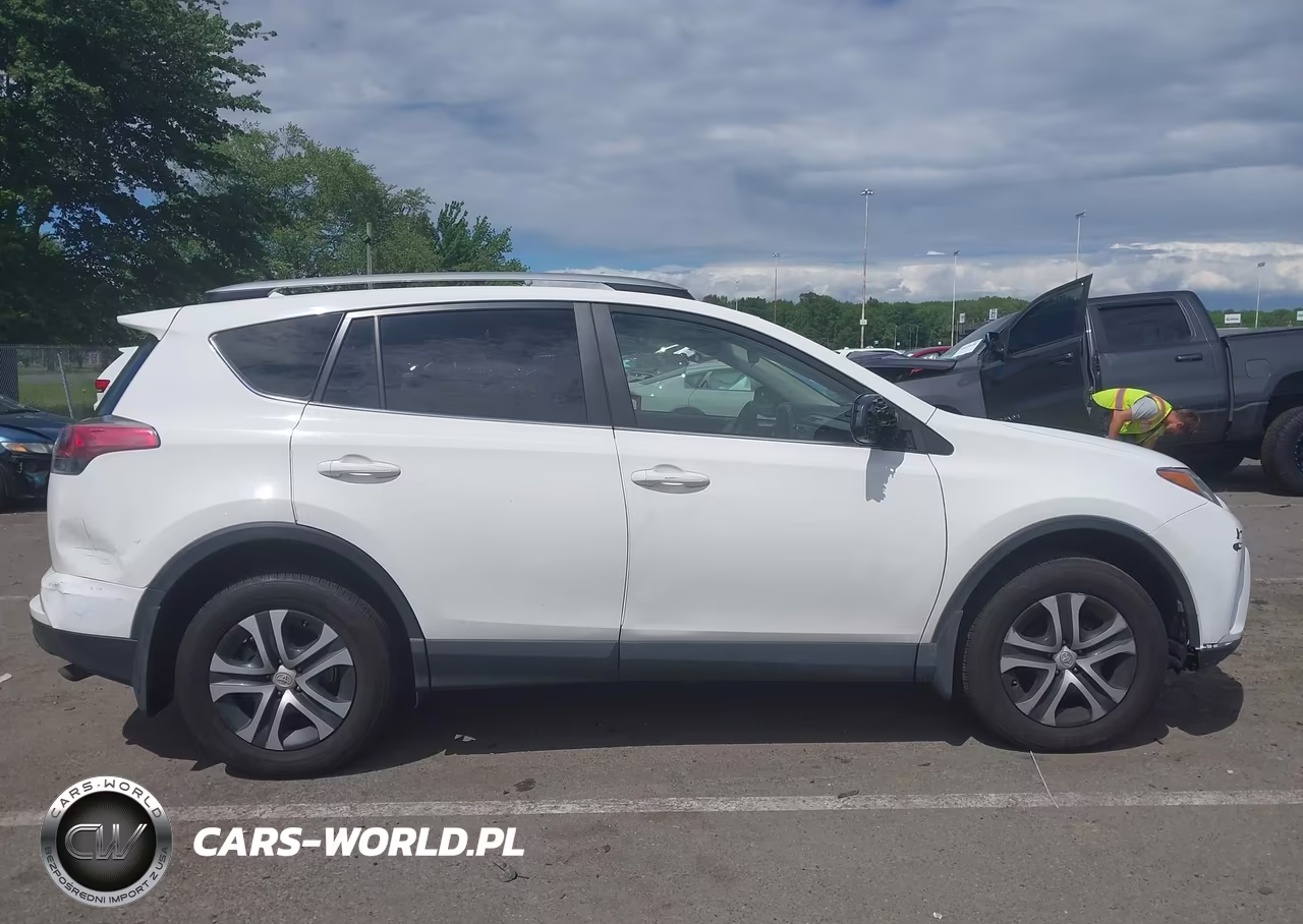 2017 Toyota Rav4 Le VIN:JTMBFREV5HJ130992 - 13