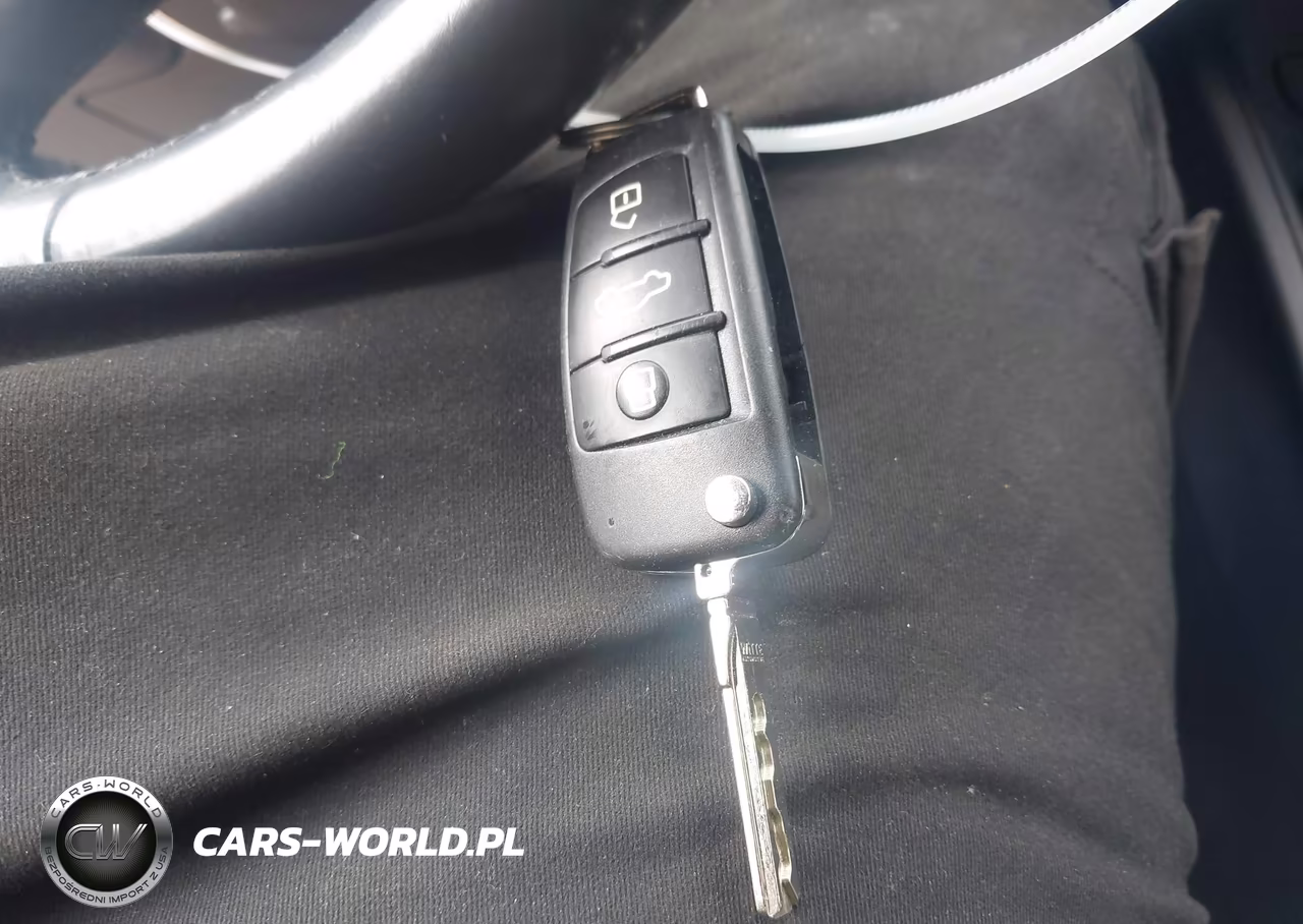 2017 Audi A3 2.0T Premium VIN:WAUAUGFF9H1026306 - 11