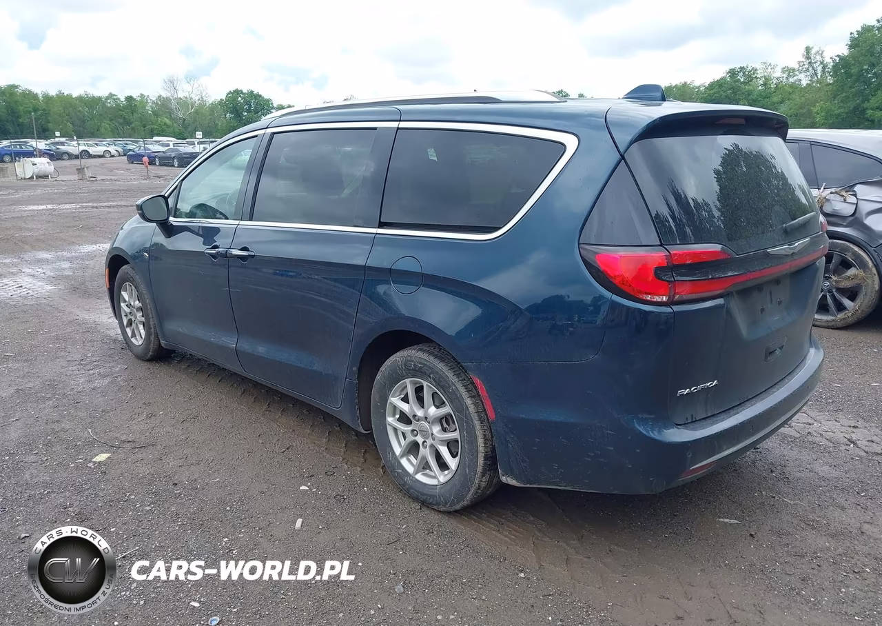 2021 Chrysler Pacifica Touring L VIN:2C4RC1BG7MR565677 - 3