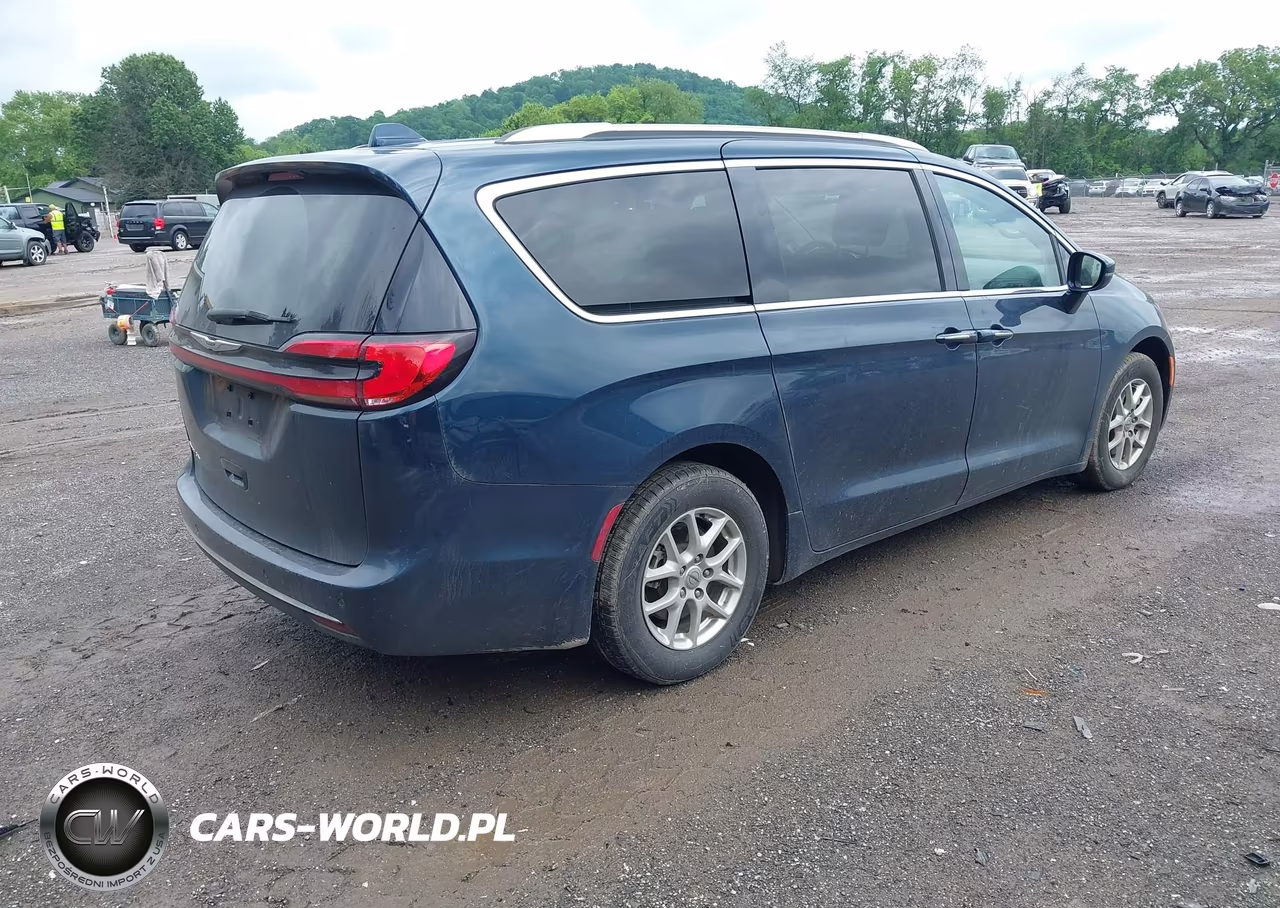 2021 Chrysler Pacifica Touring L VIN:2C4RC1BG7MR565677 - 4