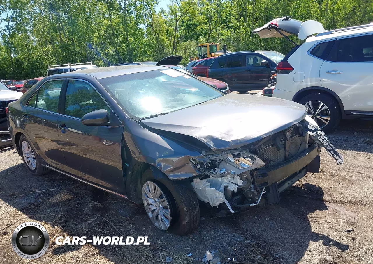 2014 Toyota Camry Le – zdjęcie 1 z 16