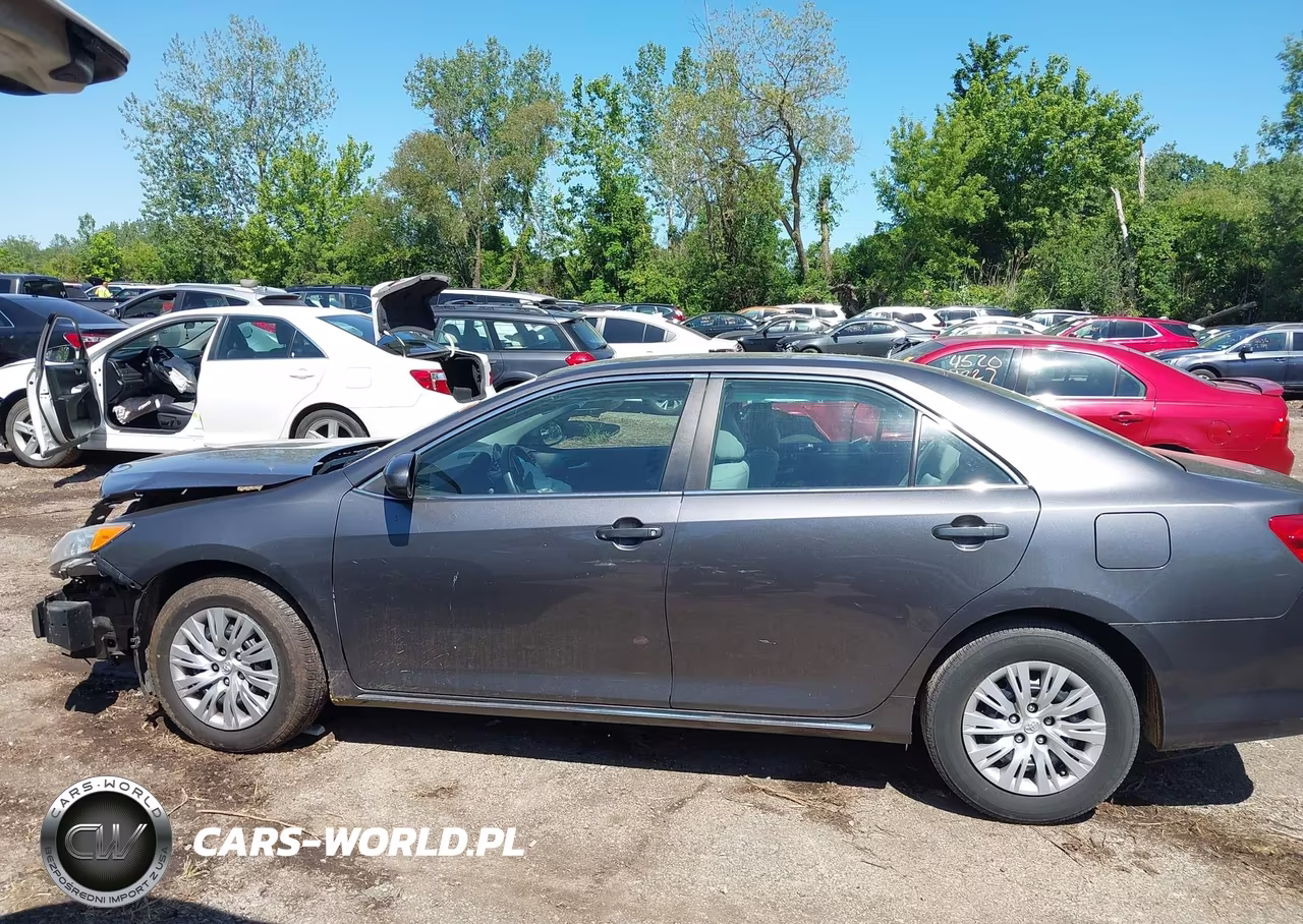 2014 Toyota Camry Le VIN:4T4BF1FK8ER382835 - 14