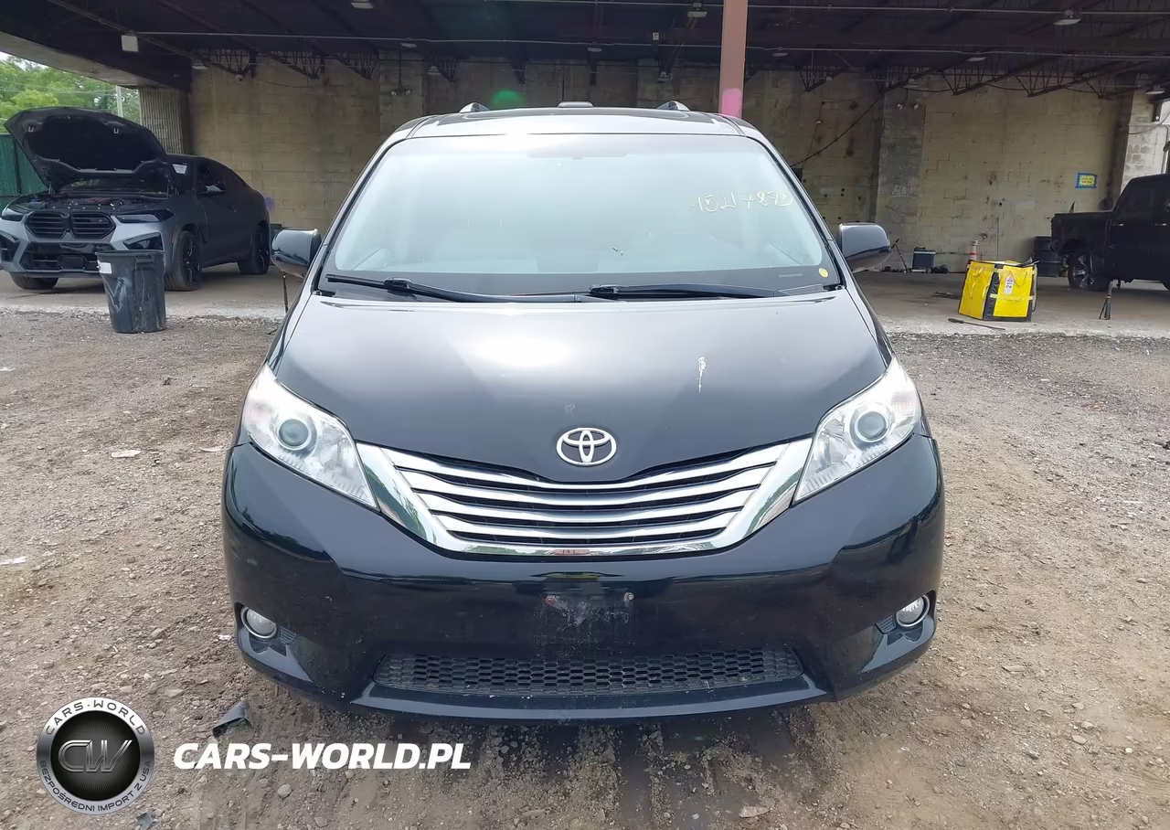 2011 Toyota Sienna Limited V6 VIN:5TDYK3DCXBS119841 - 12