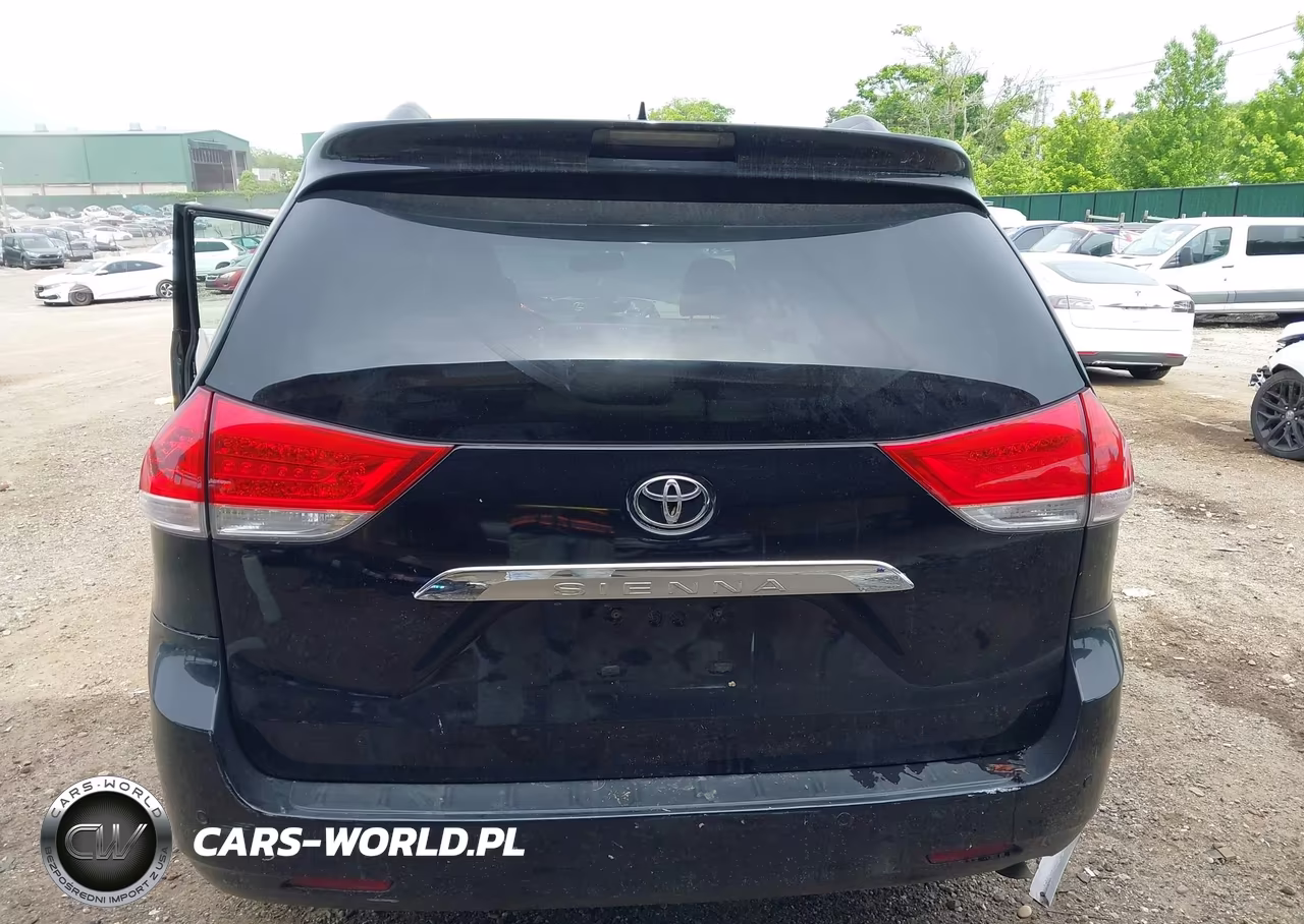 2011 Toyota Sienna Limited V6 VIN:5TDYK3DCXBS119841 - 16