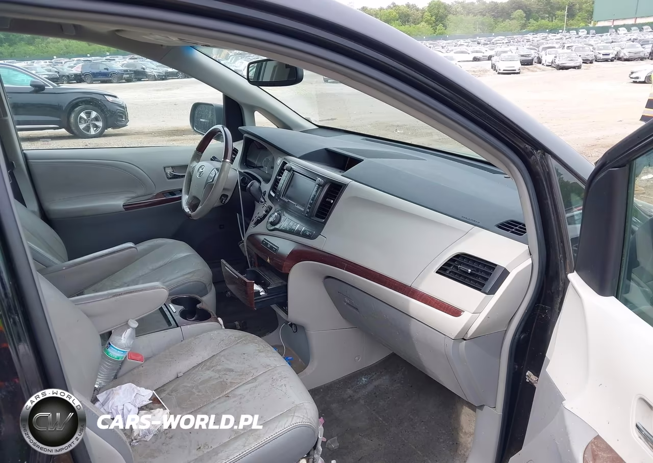 2011 Toyota Sienna Limited V6 VIN:5TDYK3DCXBS119841 - 5