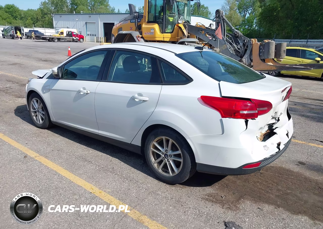 2016 Ford Focus Se VIN:1FADP3F21GL294806 - 3