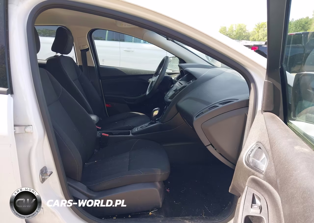 2016 Ford Focus Se VIN:1FADP3F21GL294806 - 5