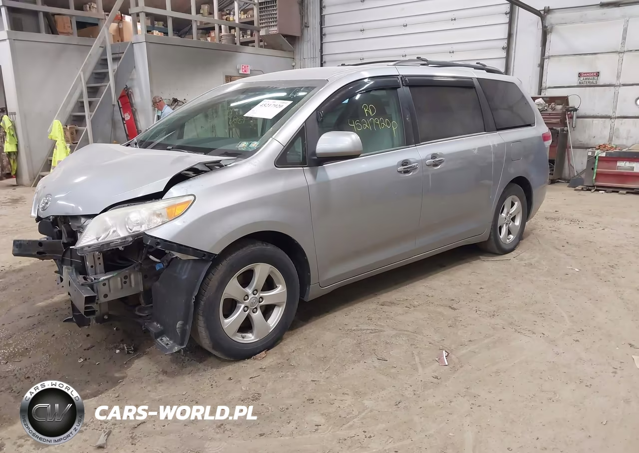 2013 Toyota Sienna Le V6 8 Passenger VIN:5TDKK3DC1DS403593 - 2