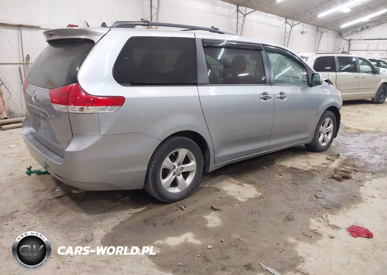 2013 Toyota Sienna Le V6 8 Passenger VIN:5TDKK3DC1DS403593 - 4