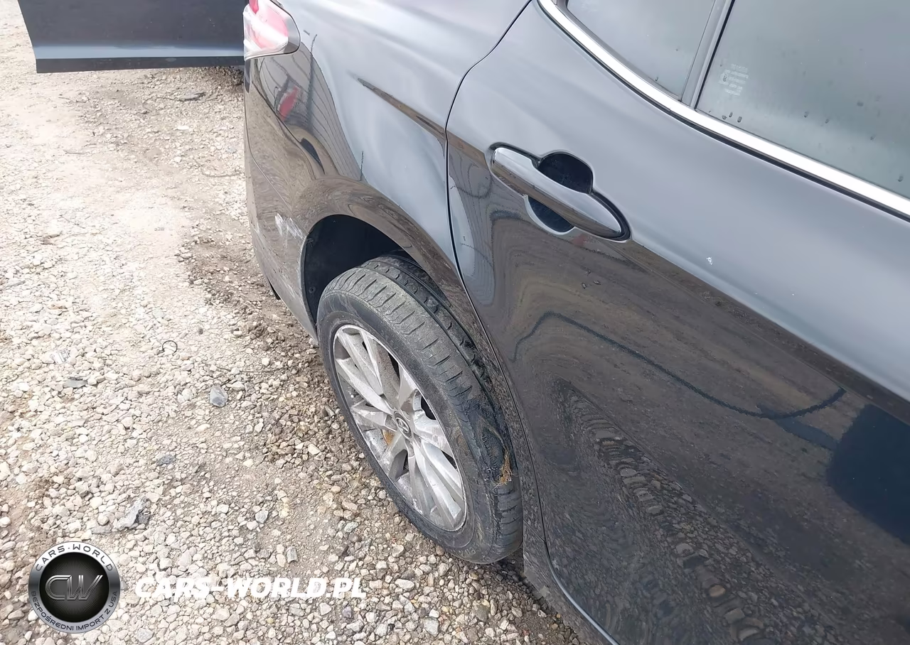 2019 Toyota Camry Le VIN:4T1B11HK5KU216953 - 19