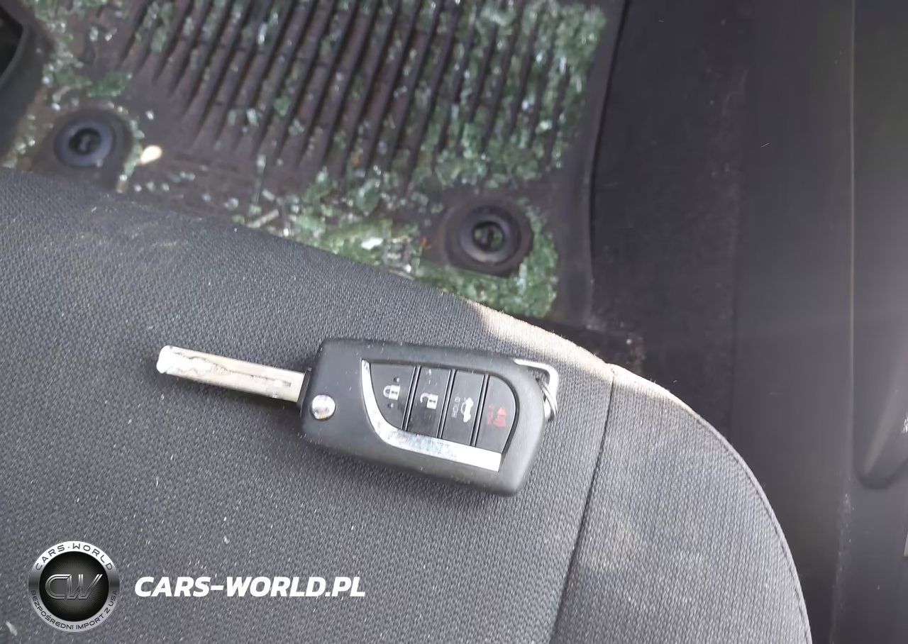 2025 Toyota Corolla Hybrid Le VIN:JTDBCMFEXS3084811 - 11