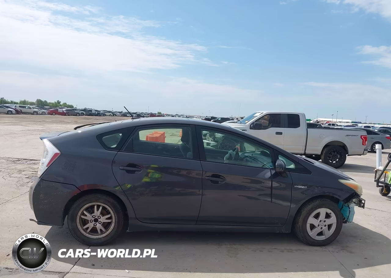2011 Toyota Prius Three VIN:JTDKN3DUXB1380390 - 14