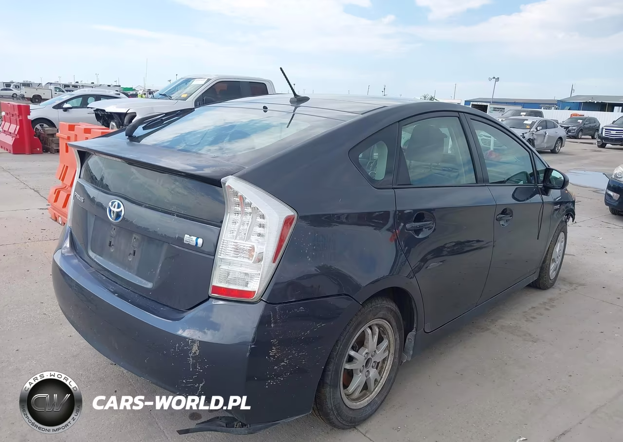 2011 Toyota Prius Three VIN:JTDKN3DUXB1380390 - 4