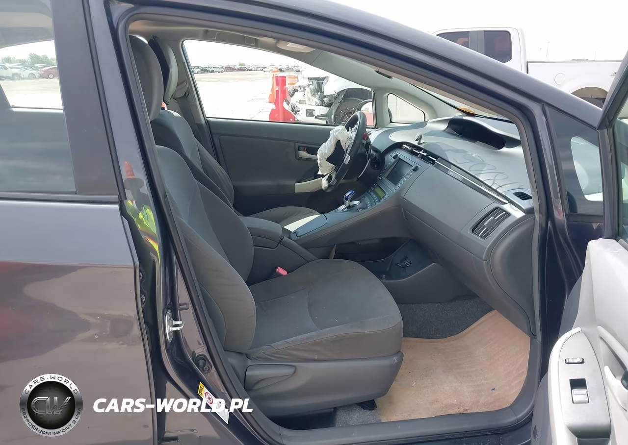2011 Toyota Prius Three VIN:JTDKN3DUXB1380390 - 5