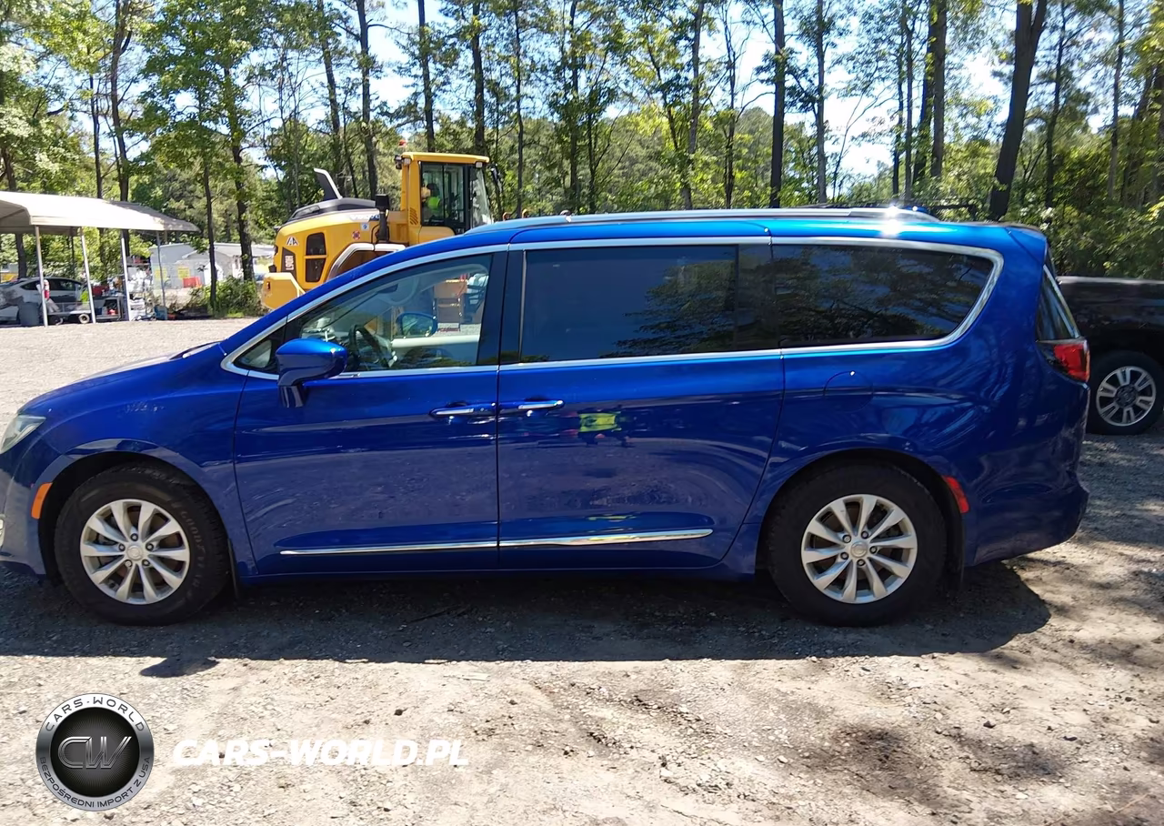 2018 Chrysler Pacifica Touring L VIN:2C4RC1BG5JR330691 - 14