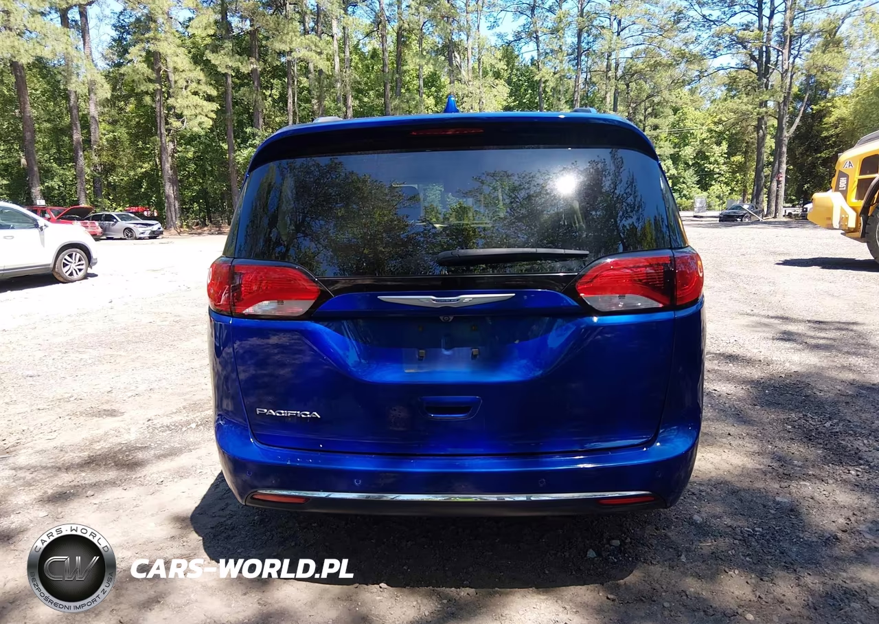 2018 Chrysler Pacifica Touring L VIN:2C4RC1BG5JR330691 - 16
