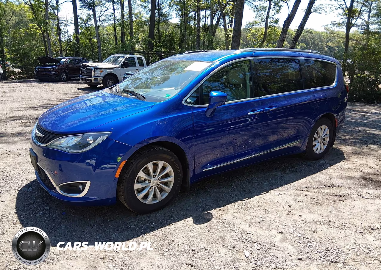 2018 Chrysler Pacifica Touring L VIN:2C4RC1BG5JR330691 - 2