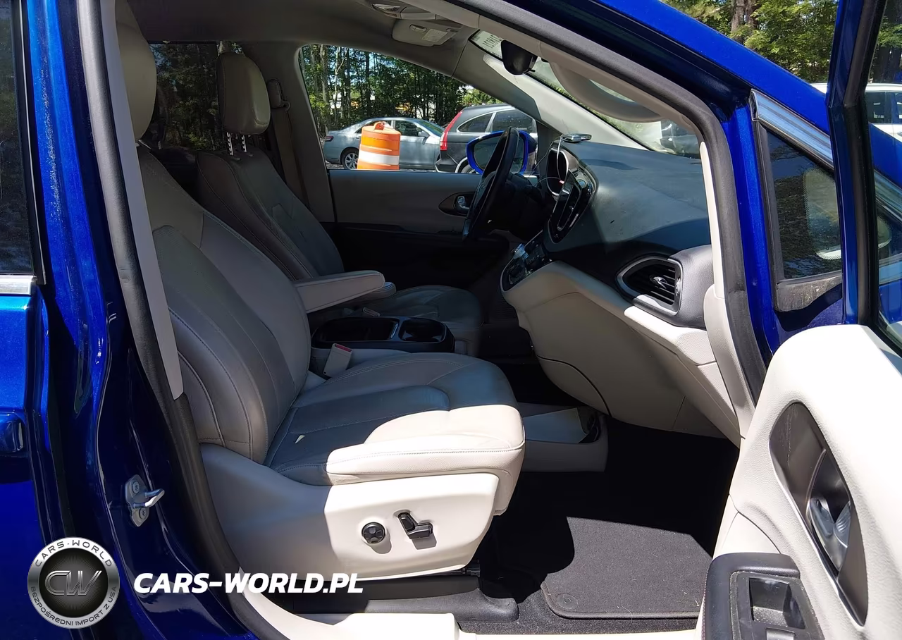 2018 Chrysler Pacifica Touring L VIN:2C4RC1BG5JR330691 - 5