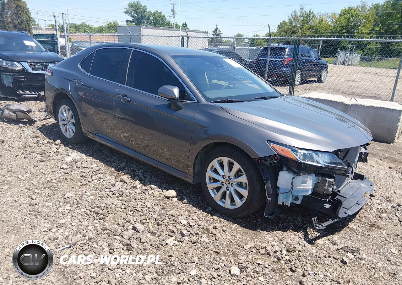 2020 Toyota Camry Le – zdjęcie 1 z 22