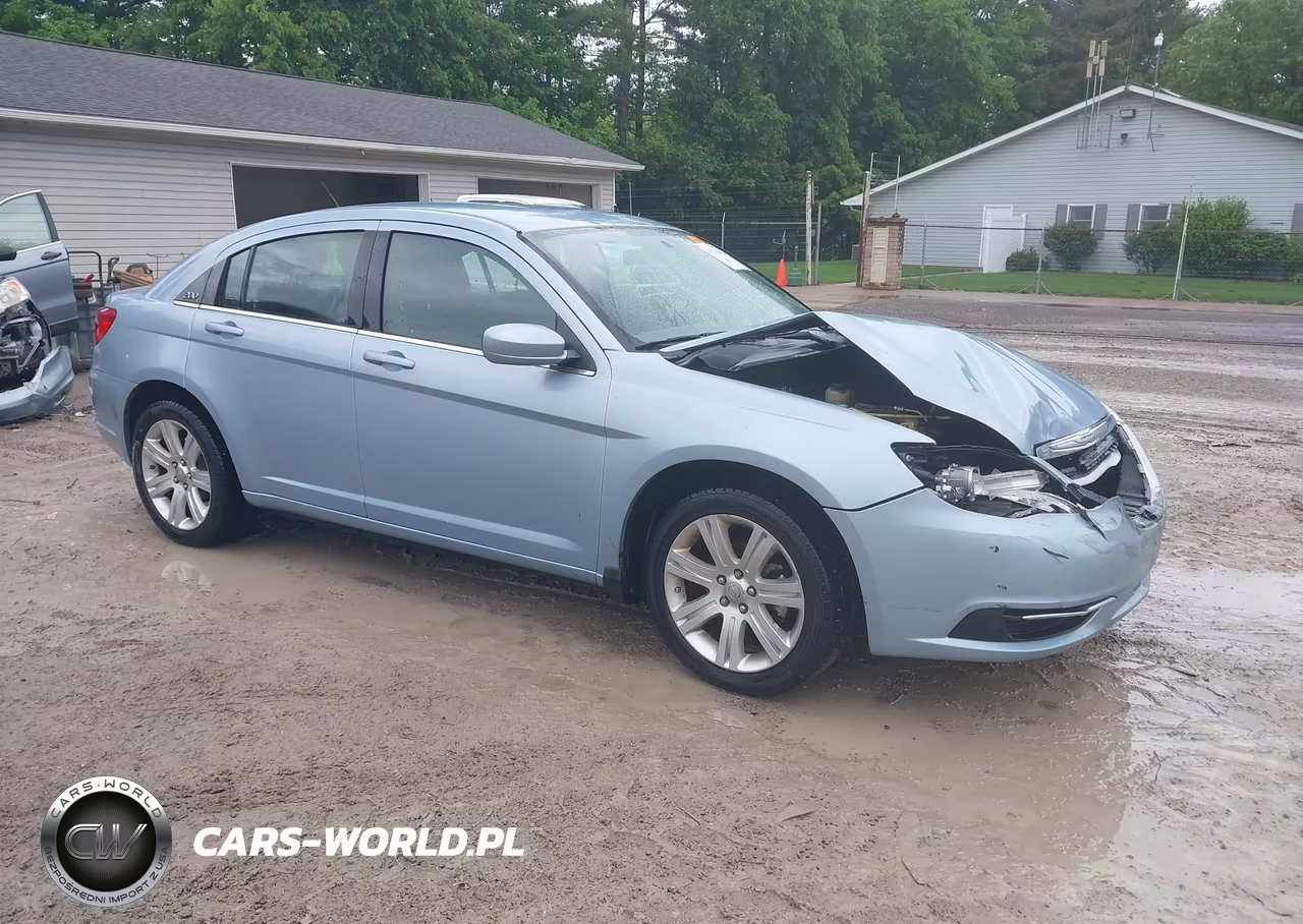 2013 Chrysler 200 Touring – zdjęcie 1 z 18