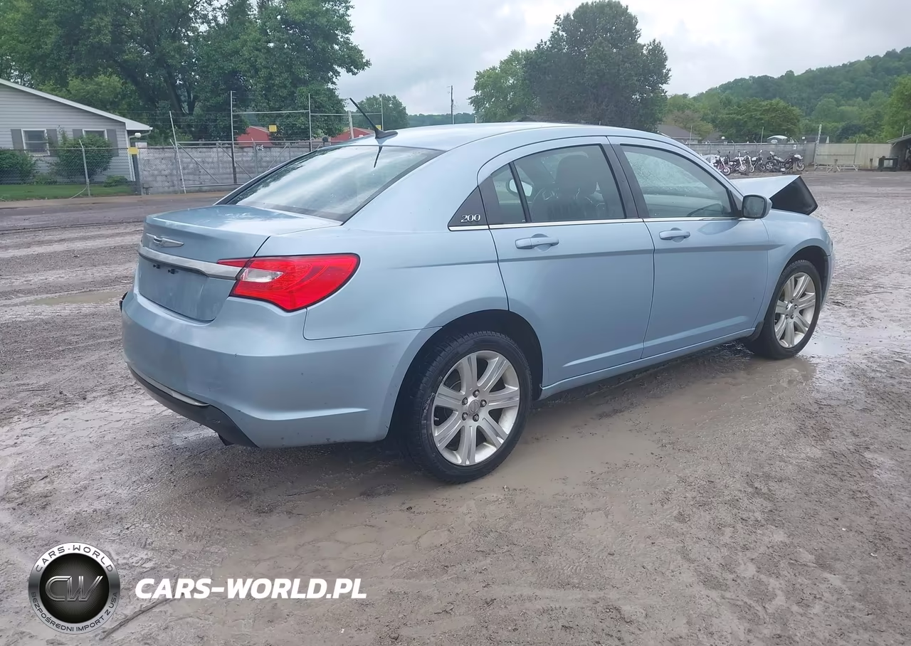 2013 Chrysler 200 Touring VIN:1C3CCBBBXDN705805 - 4