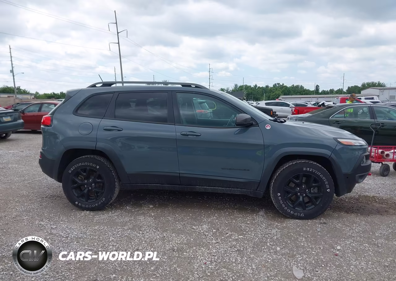 2015 Jeep Cherokee Trailhawk VIN:1C4PJMBS1FW576669 - 14
