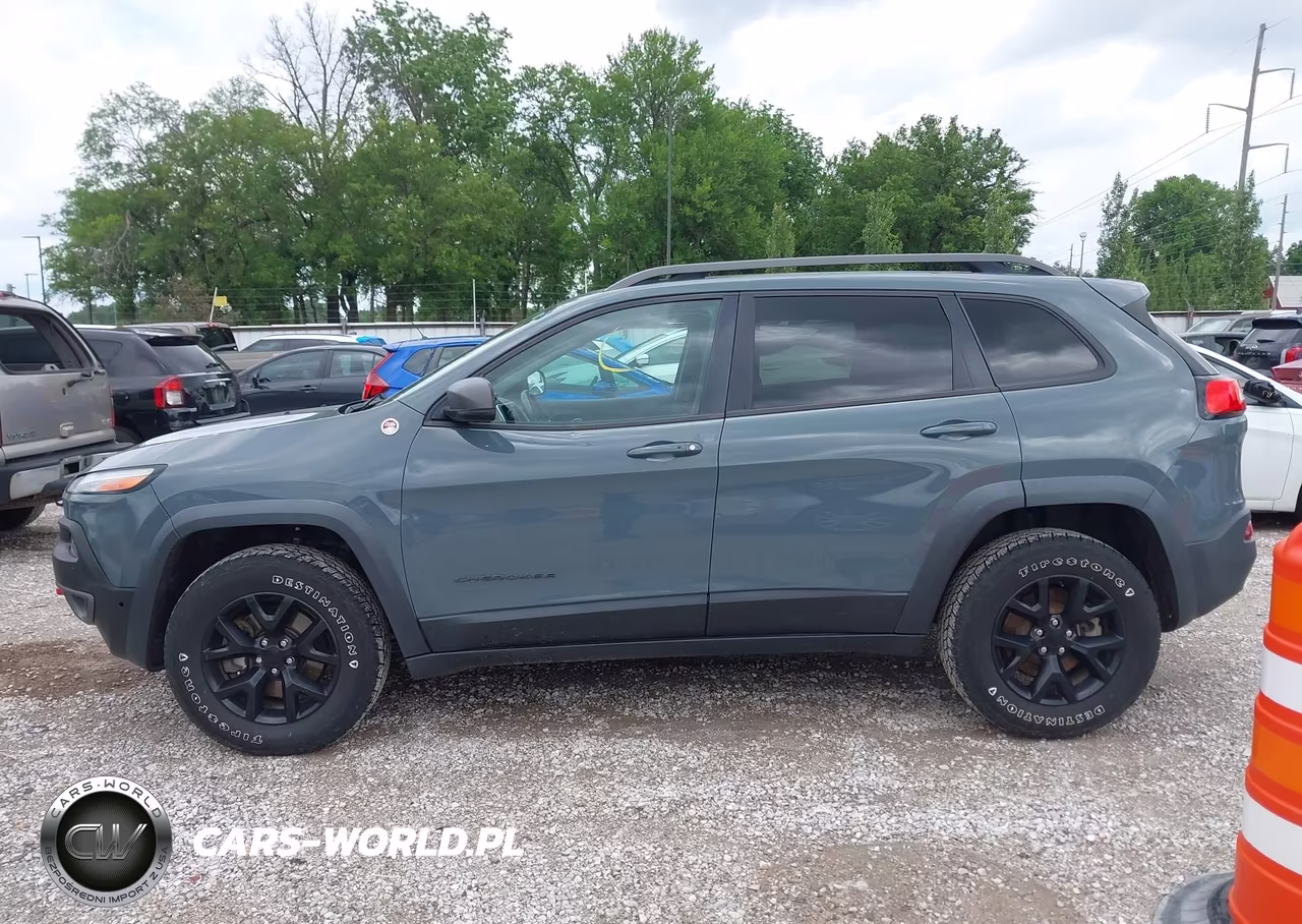 2015 Jeep Cherokee Trailhawk VIN:1C4PJMBS1FW576669 - 15