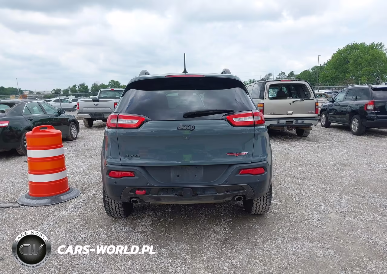 2015 Jeep Cherokee Trailhawk VIN:1C4PJMBS1FW576669 - 17