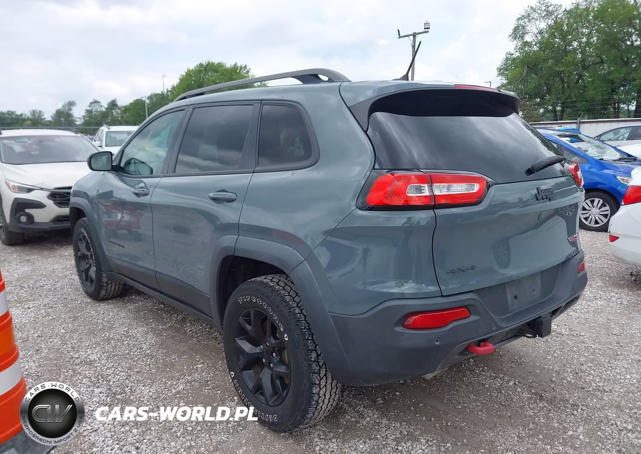 2015 Jeep Cherokee Trailhawk VIN:1C4PJMBS1FW576669 - 3