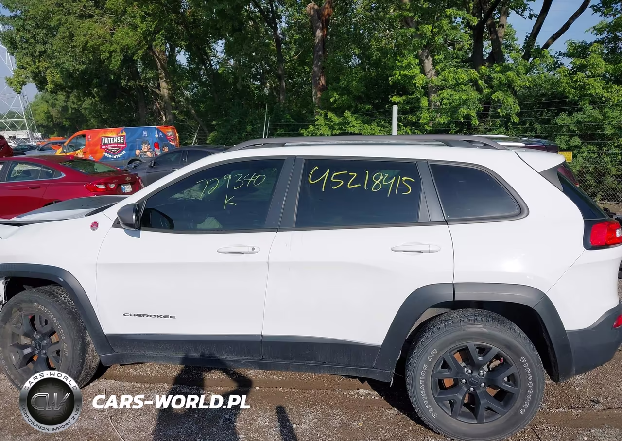 2015 Jeep Cherokee Trailhawk VIN:1C4PJMBS8FW729340 - 14