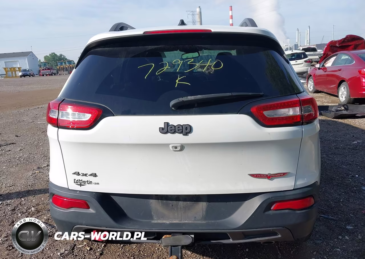 2015 Jeep Cherokee Trailhawk VIN:1C4PJMBS8FW729340 - 16