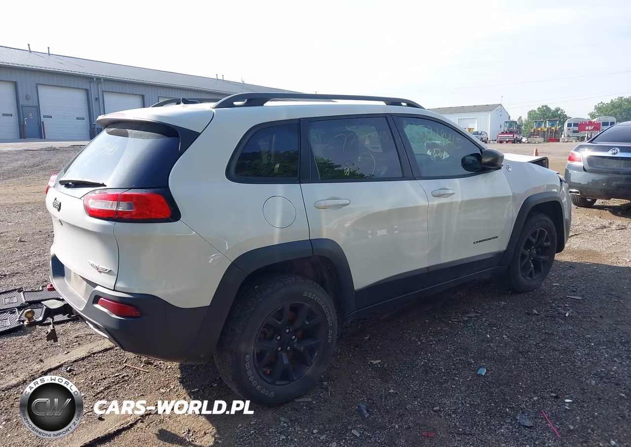 2015 Jeep Cherokee Trailhawk VIN:1C4PJMBS8FW729340 - 4