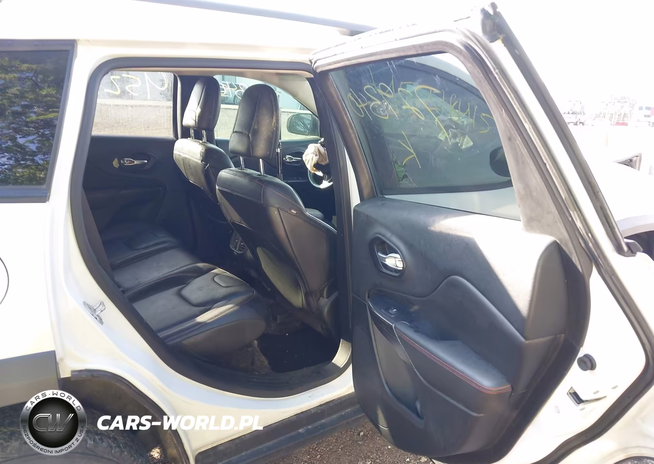 2015 Jeep Cherokee Trailhawk VIN:1C4PJMBS8FW729340 - 8